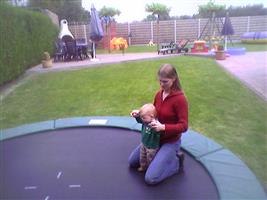 Ikke en mama op de trampoline.