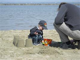 Papa en Davy bij gaan halen voor zwaardere constructies.