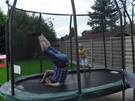 trampoline springen met nonkel Steven