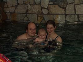 Ikke met mama en papa in het water